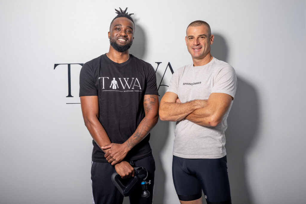 Sports massage client standing with sports therapist in Cape Town. Kaapstad, 8005.